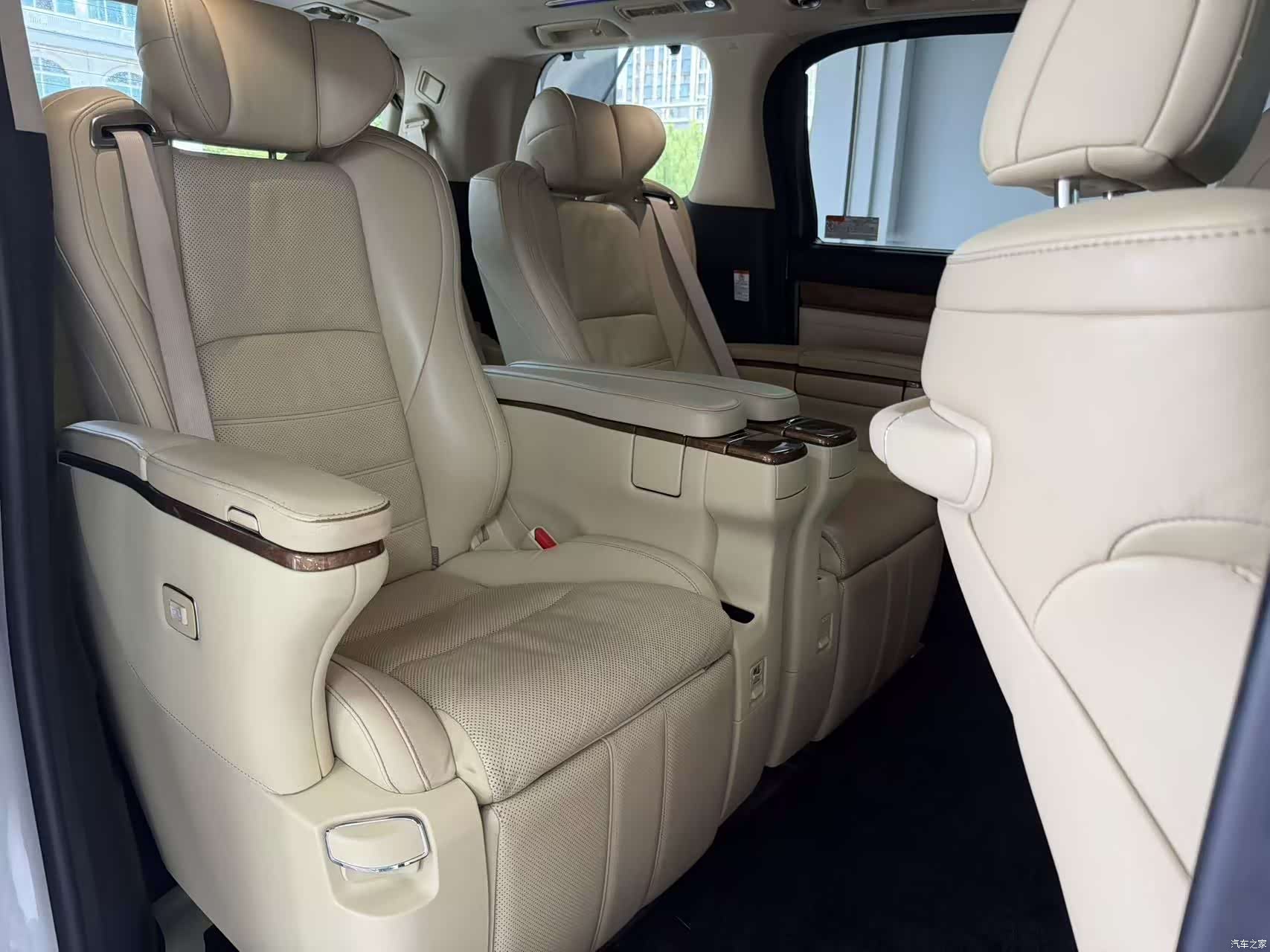 Toyota Alphard, 2015 6