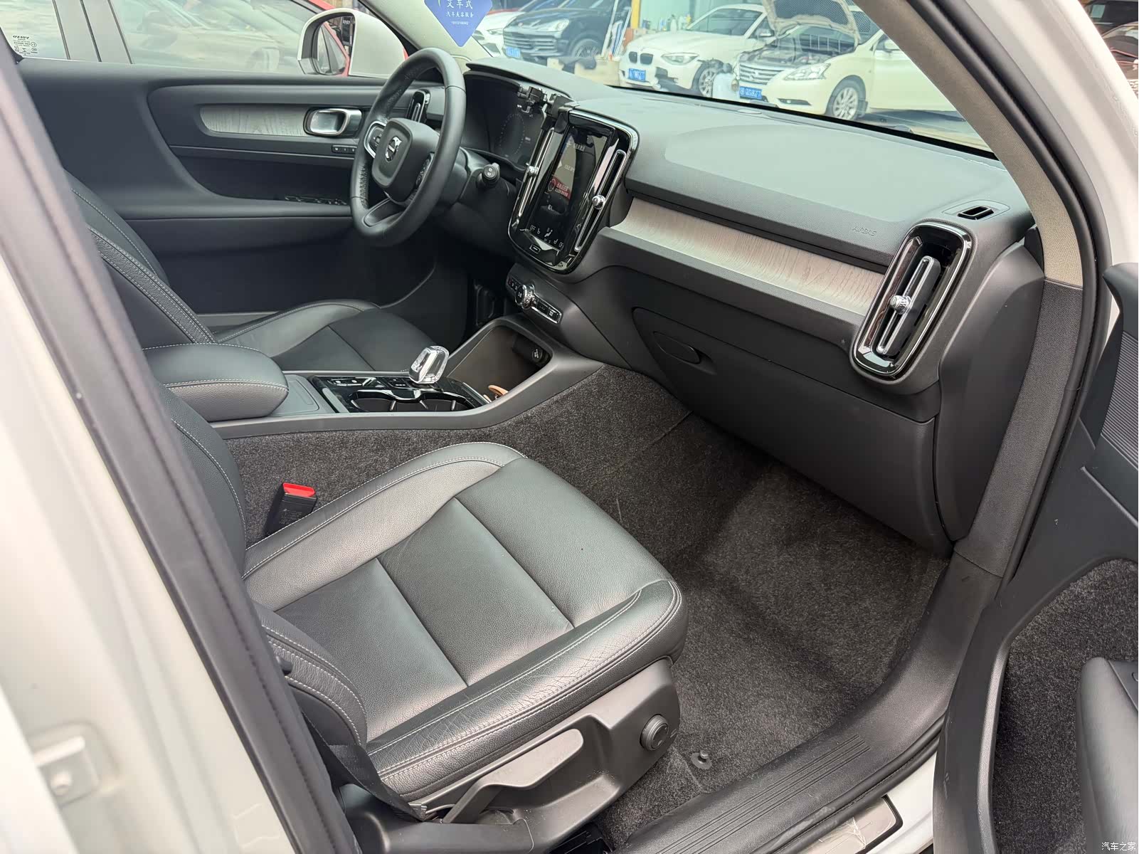 Volvo XC40, 2021 все фото