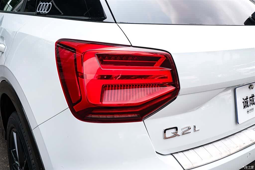 Audi Q2L, 2019 21