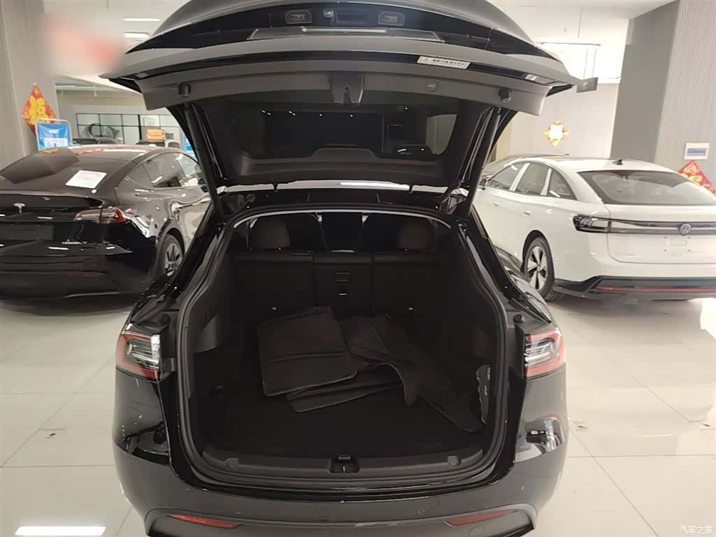 Tesla Model Y, 2023 19