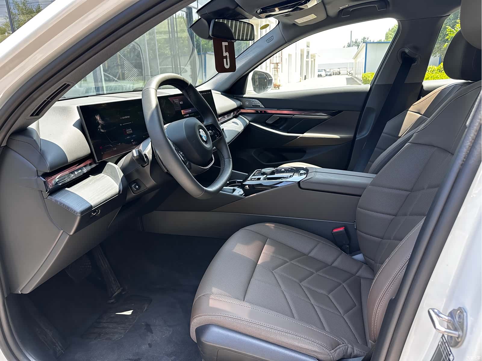 BMW 5 Series, 2025 все фото