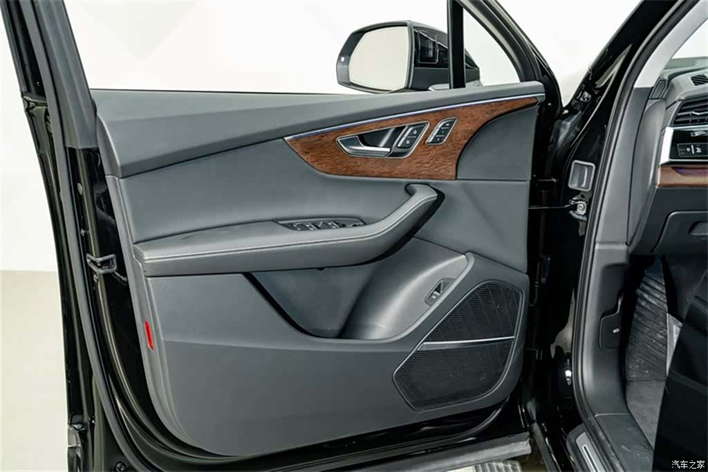 Audi Q7, 2025 17