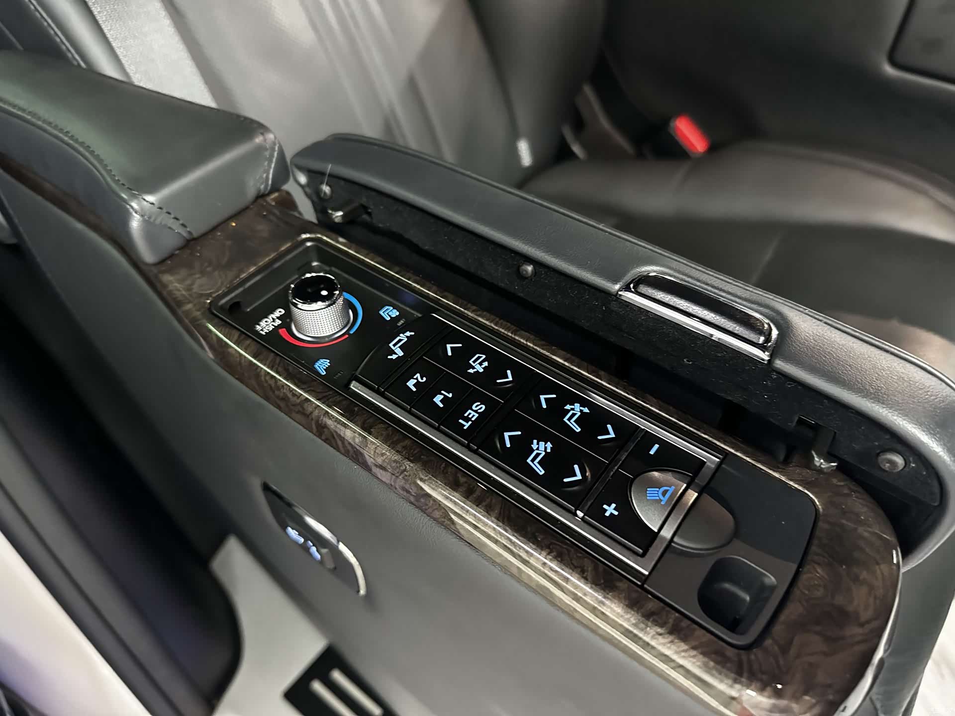 Toyota Alphard, 2021 15