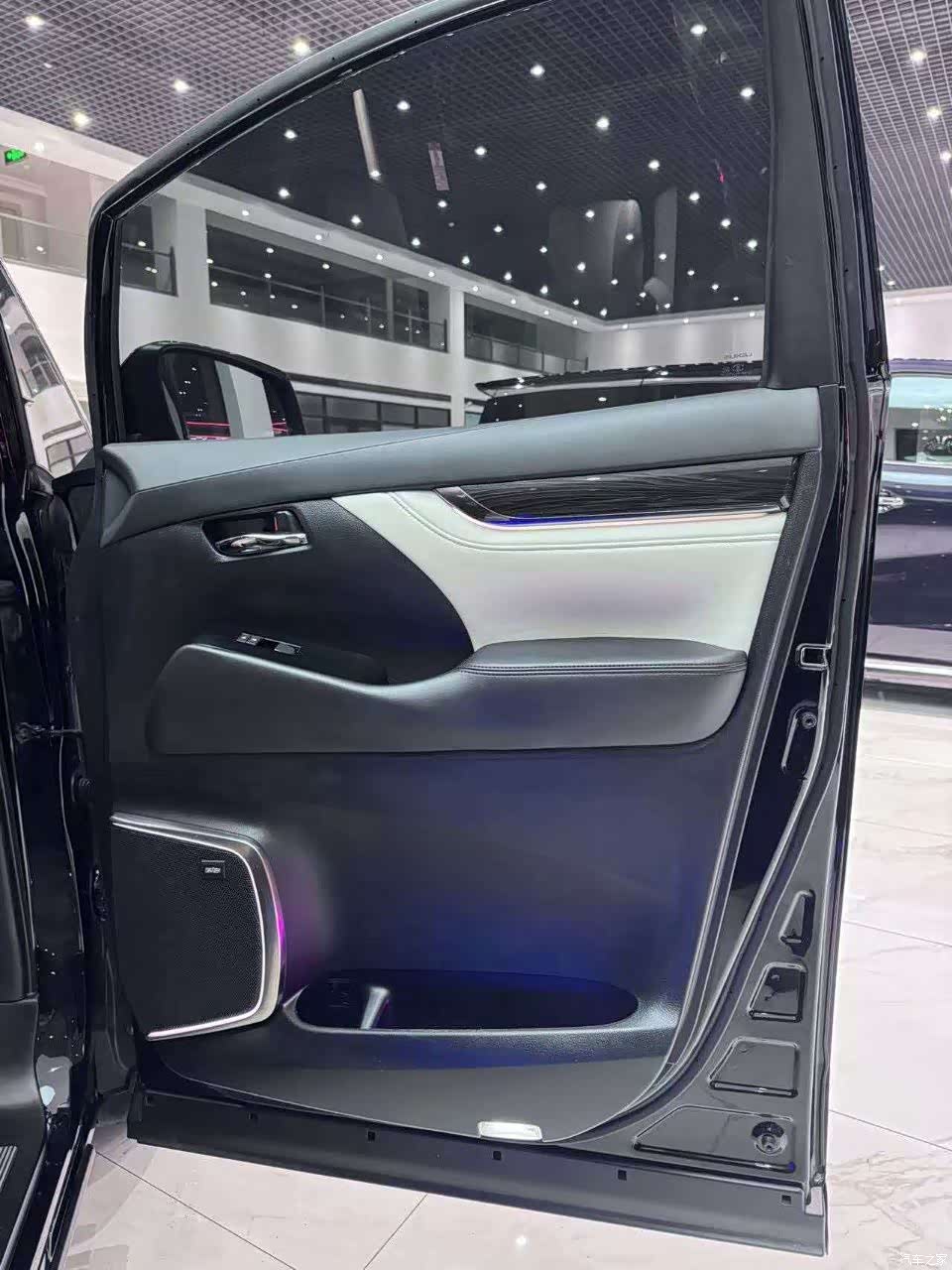 Lexus LM, 2020 6
