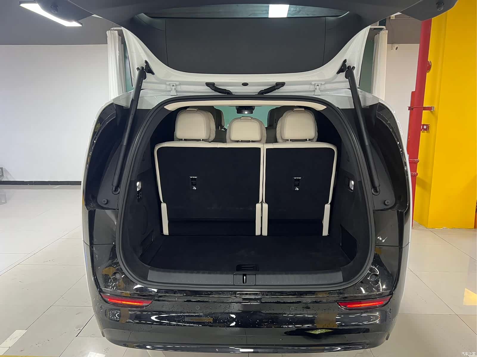 Li Auto MEGA, 2025 11