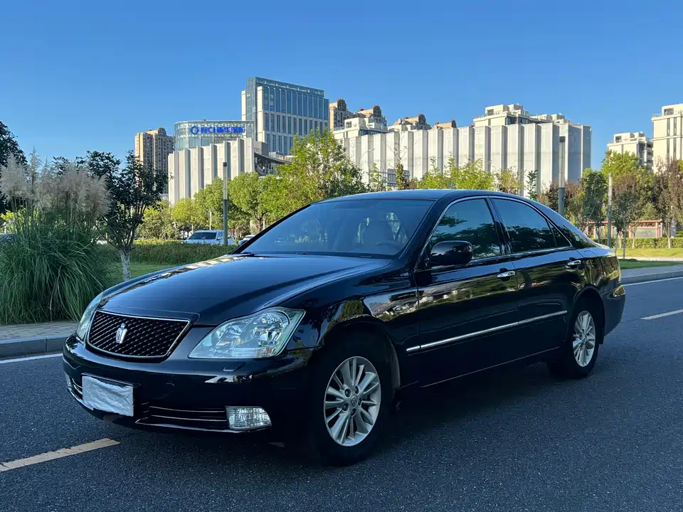 Toyota crown