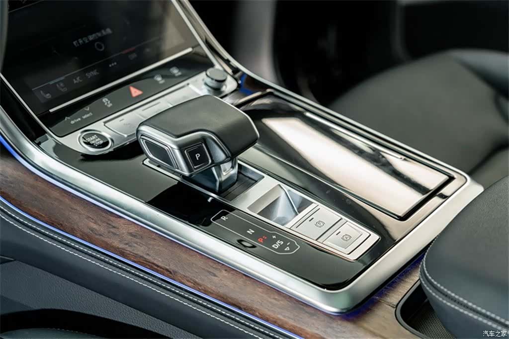 Audi Q7, 2025 12