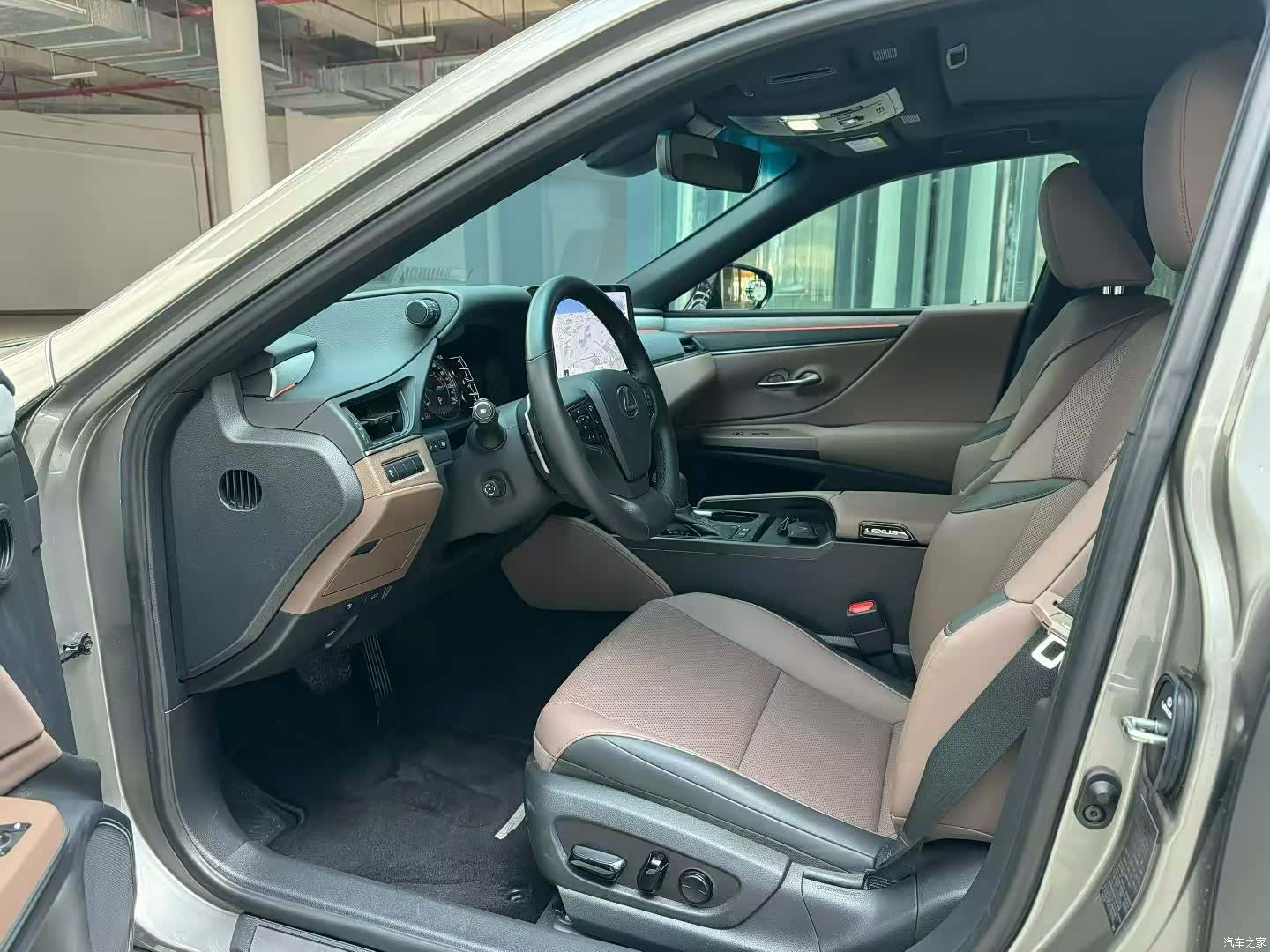 Lexus ES, 2025 4