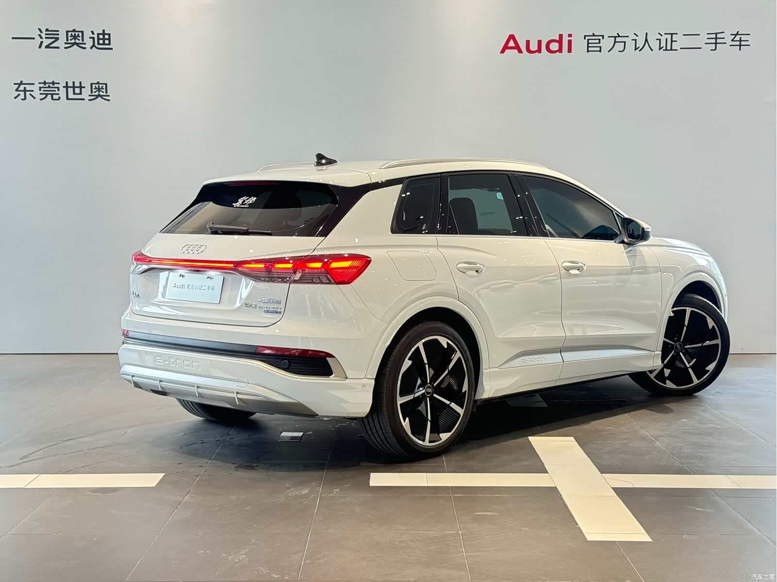 Audi Q4 e-tron, 2023 все фото