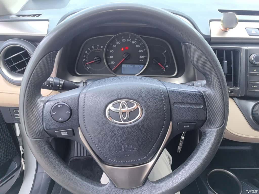 Toyota RAV4, 2015 11