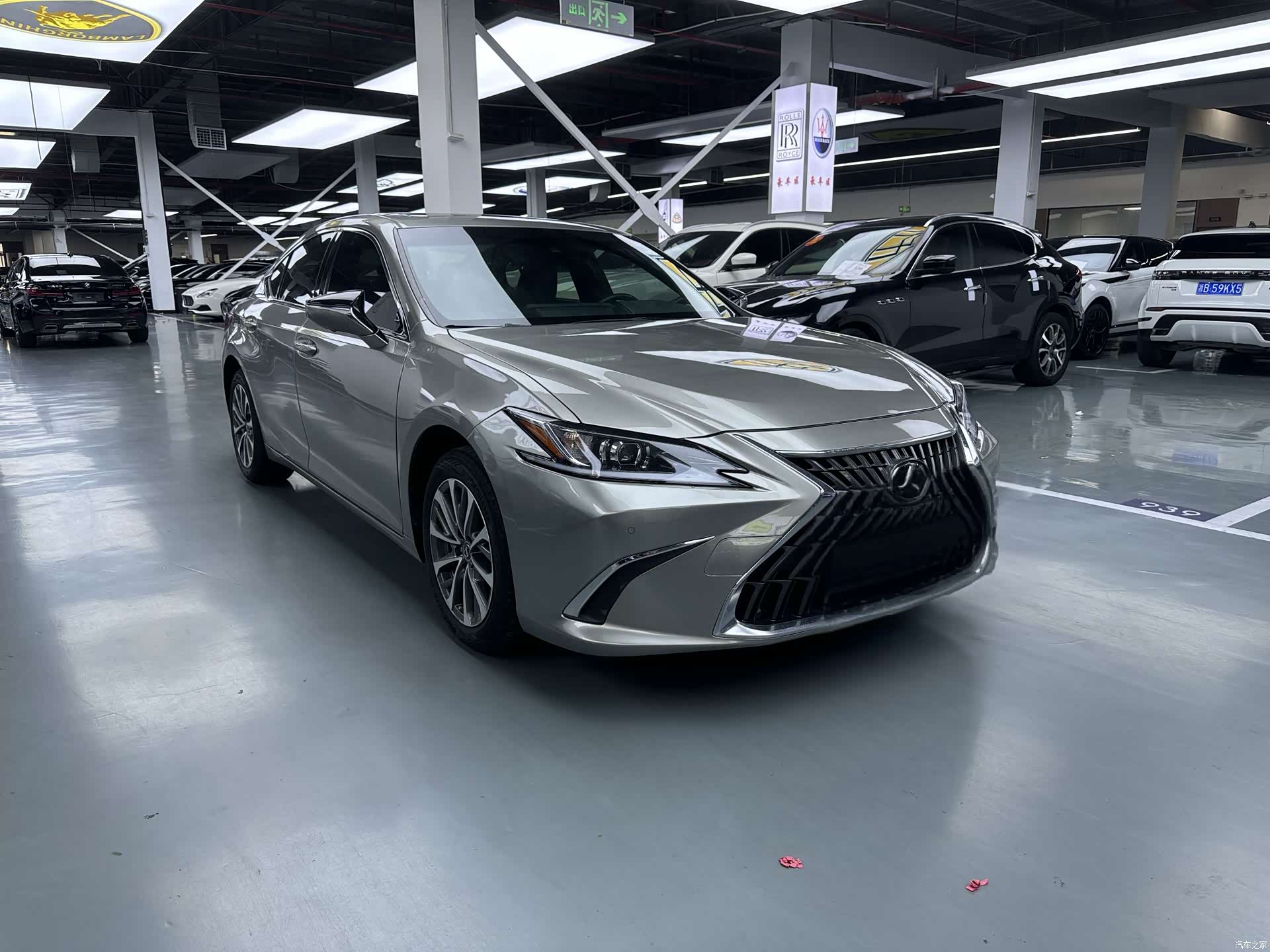 Lexus ES, 2024 3