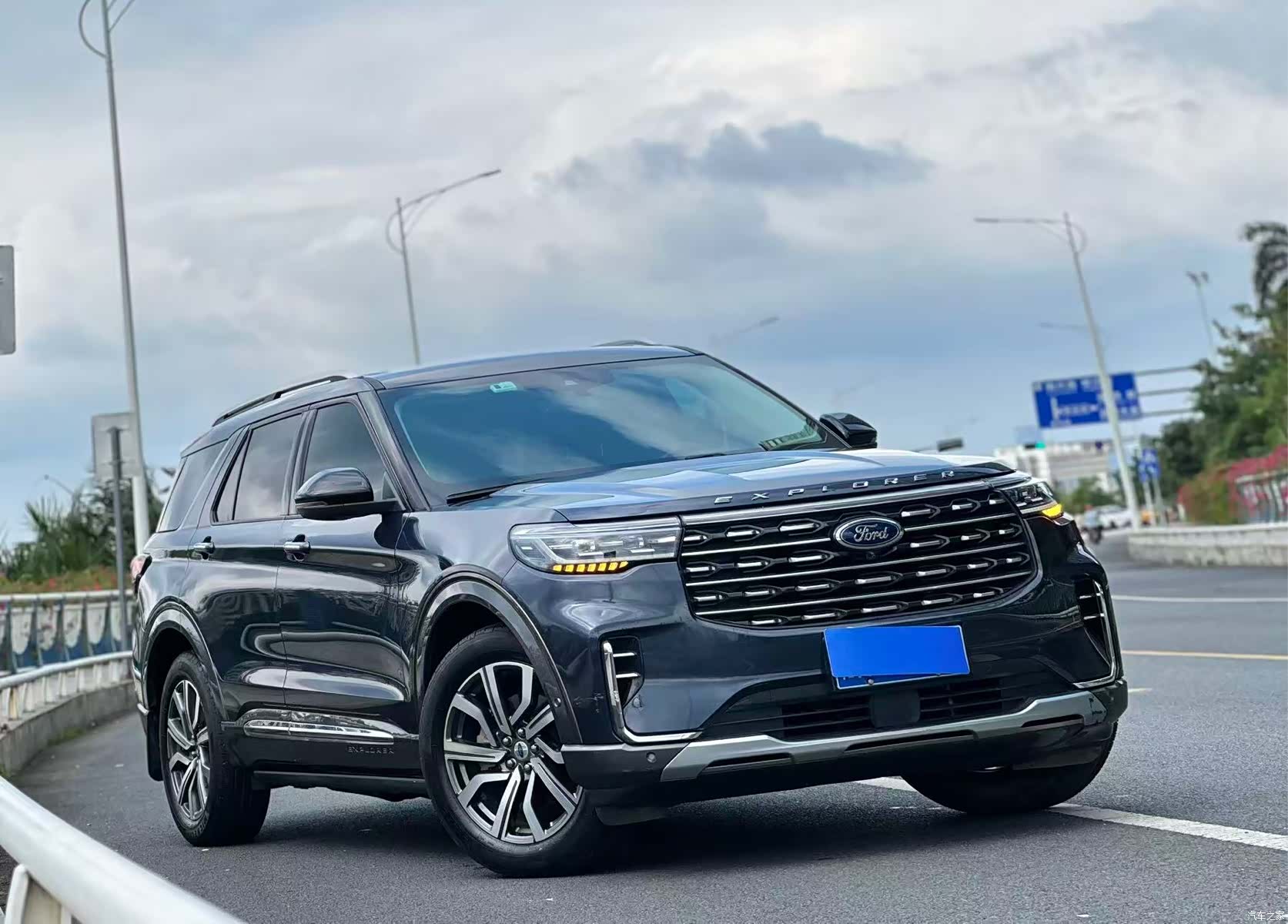 Ford Explorer, 2022 3