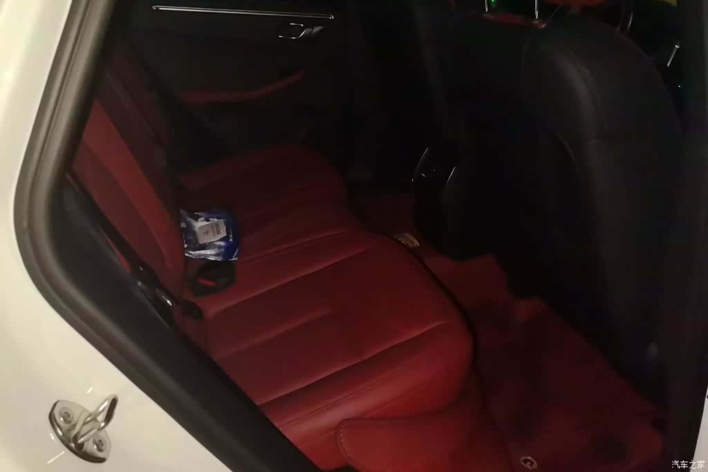 Porsche Macan, 2024 11