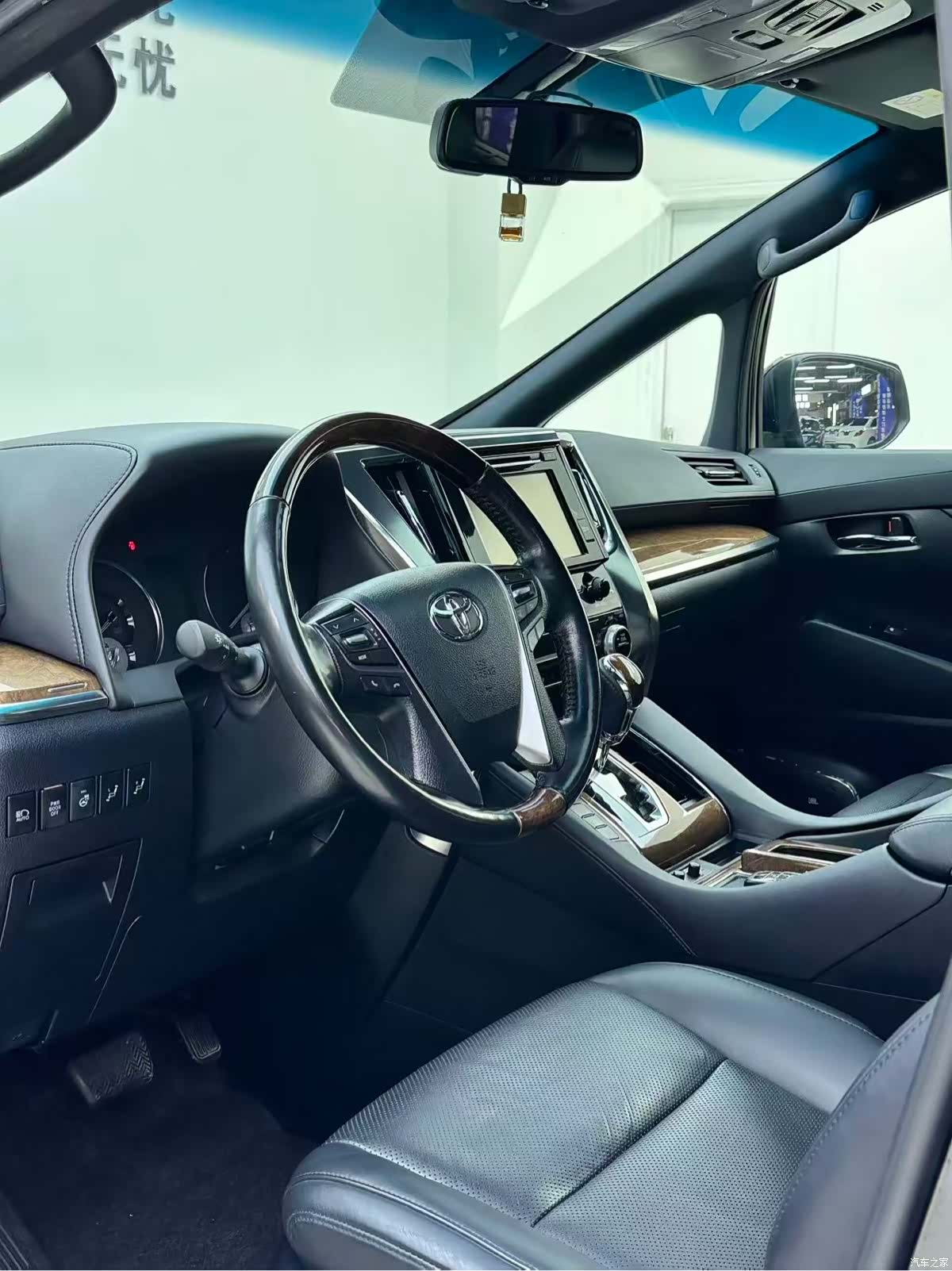 Toyota Alphard, 2016 4