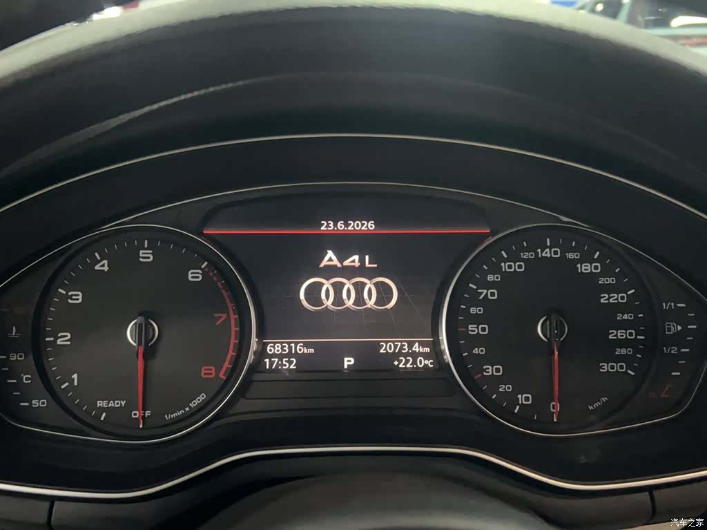 Audi A4L, 2019 все фото