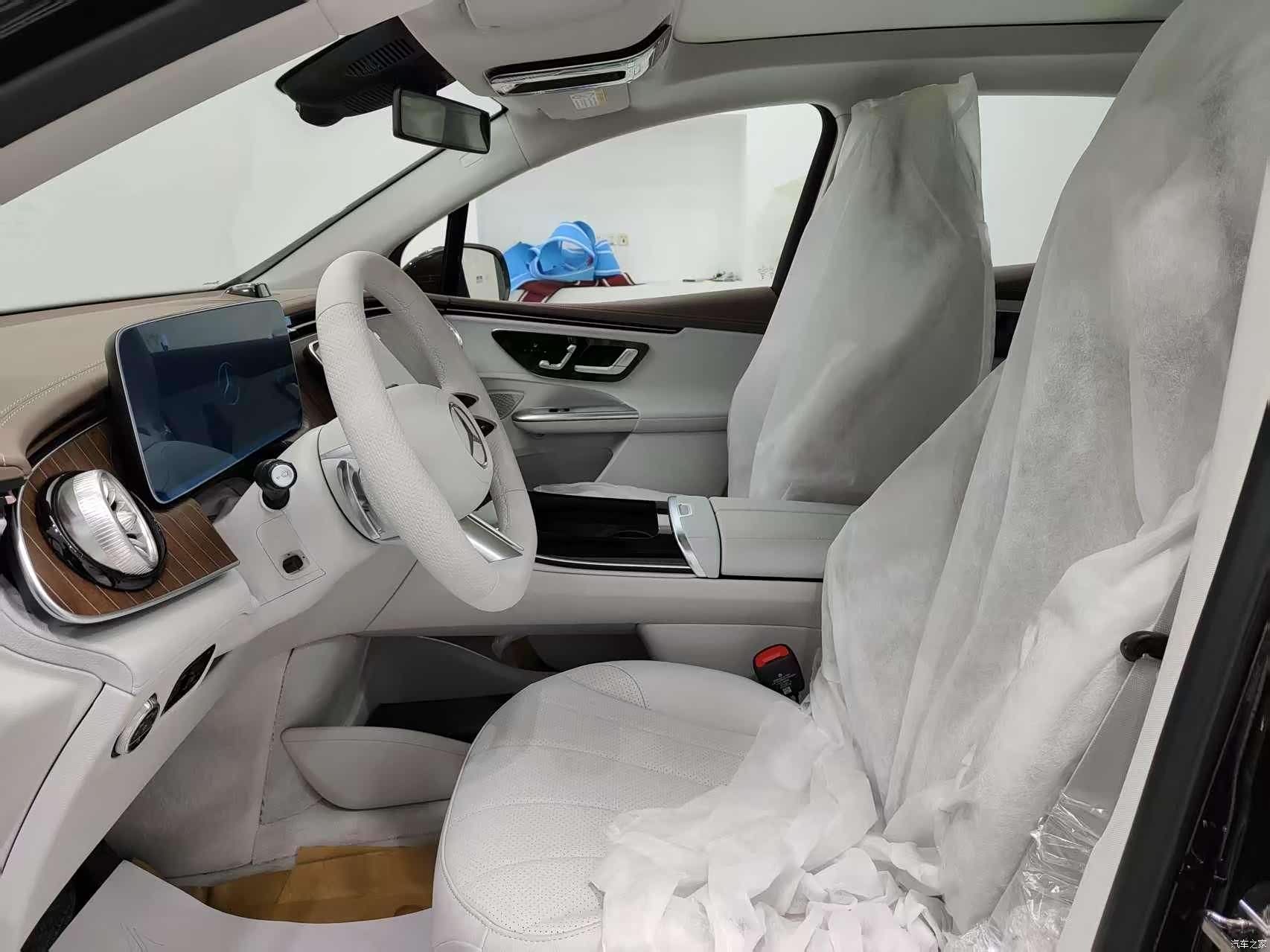 Mercedes-Benz EQE, 2025 12