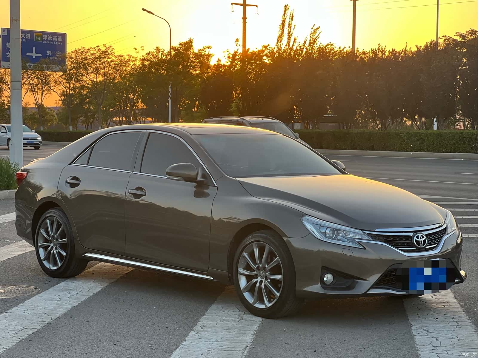 Toyota 2.5V, 2015 3