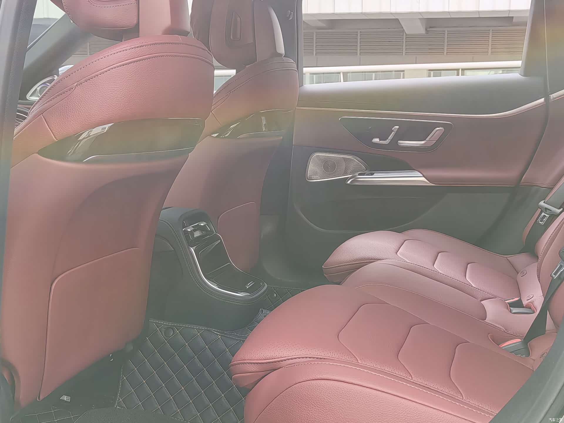 Mercedes-Benz E-Class, 2025 15