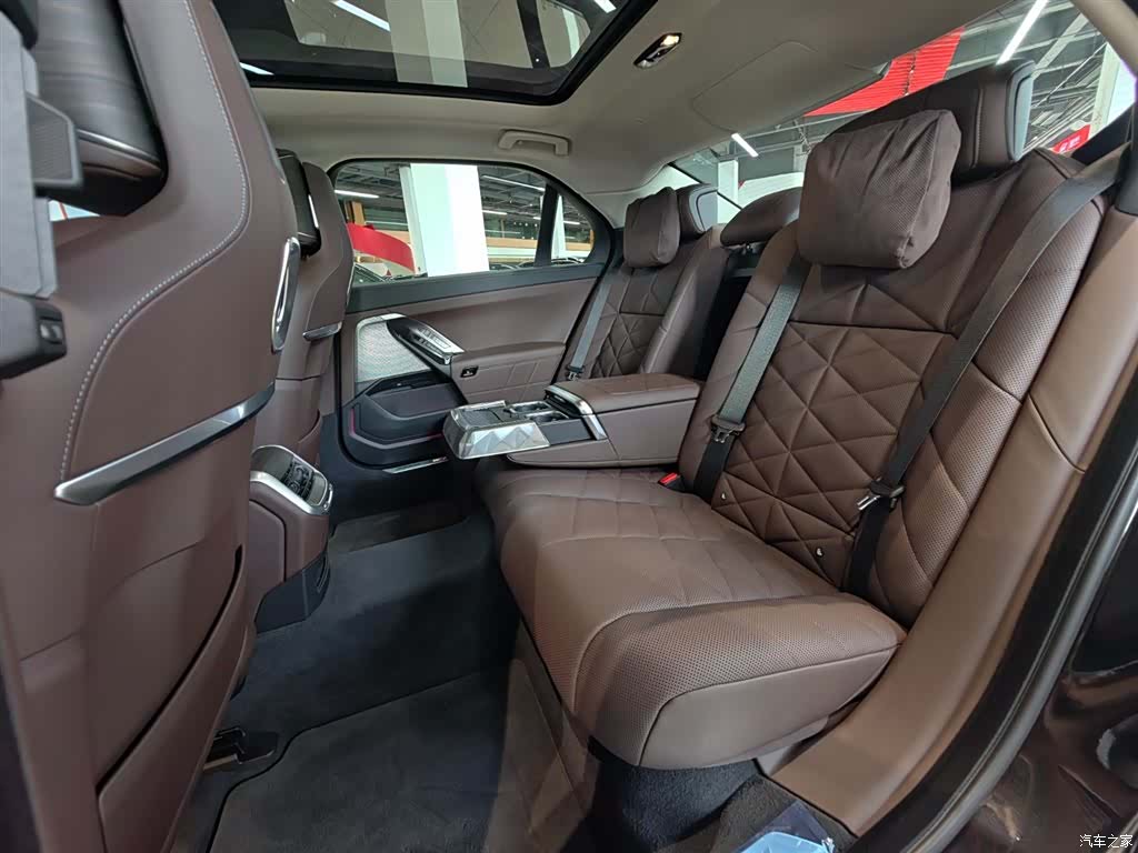 BMW 7 Series, 2025 15