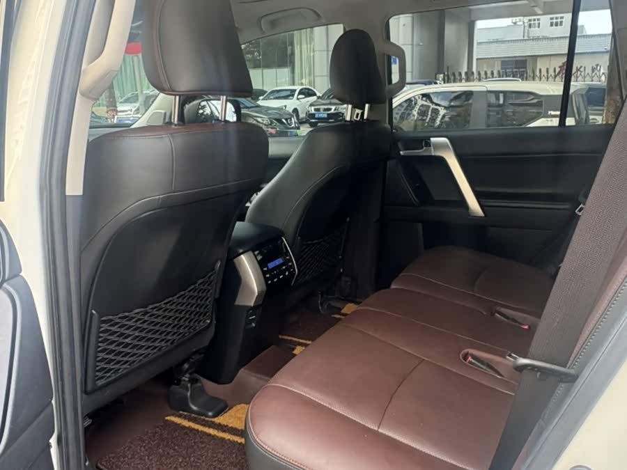 Toyota Prado 2020, фото 17