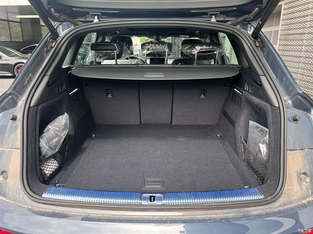 Audi Q5L, 1900 14