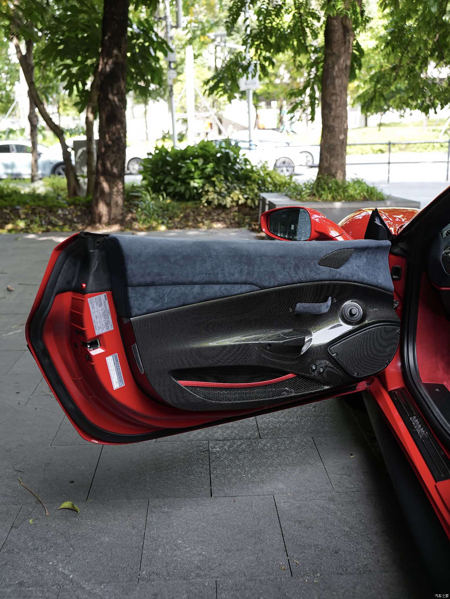 Ferrari 488, 2019 14