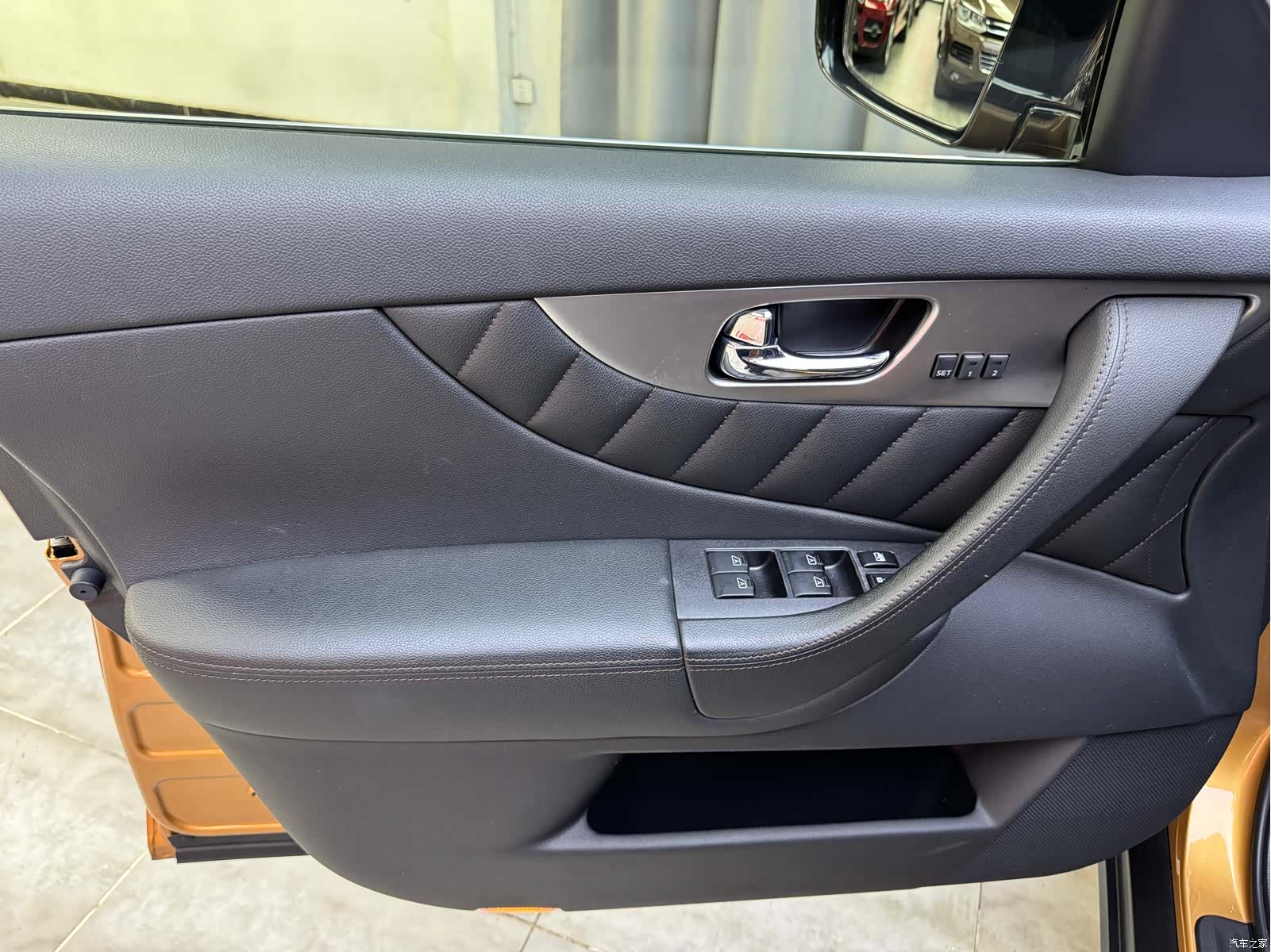 Infiniti FX35, 2011 16