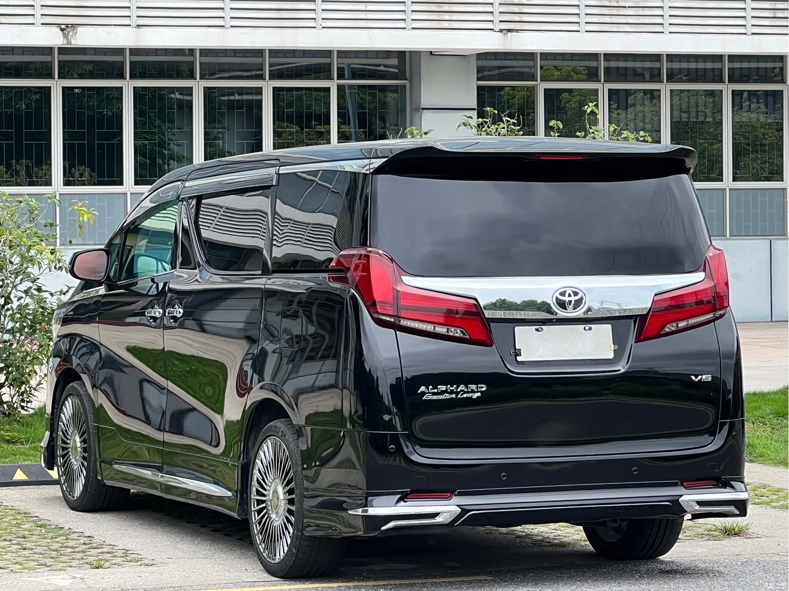 Toyota Alphard, 2017 6