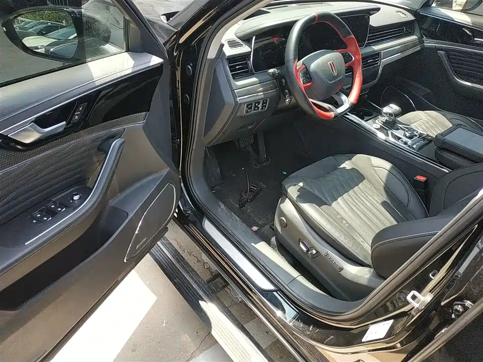 Hongqi HS5