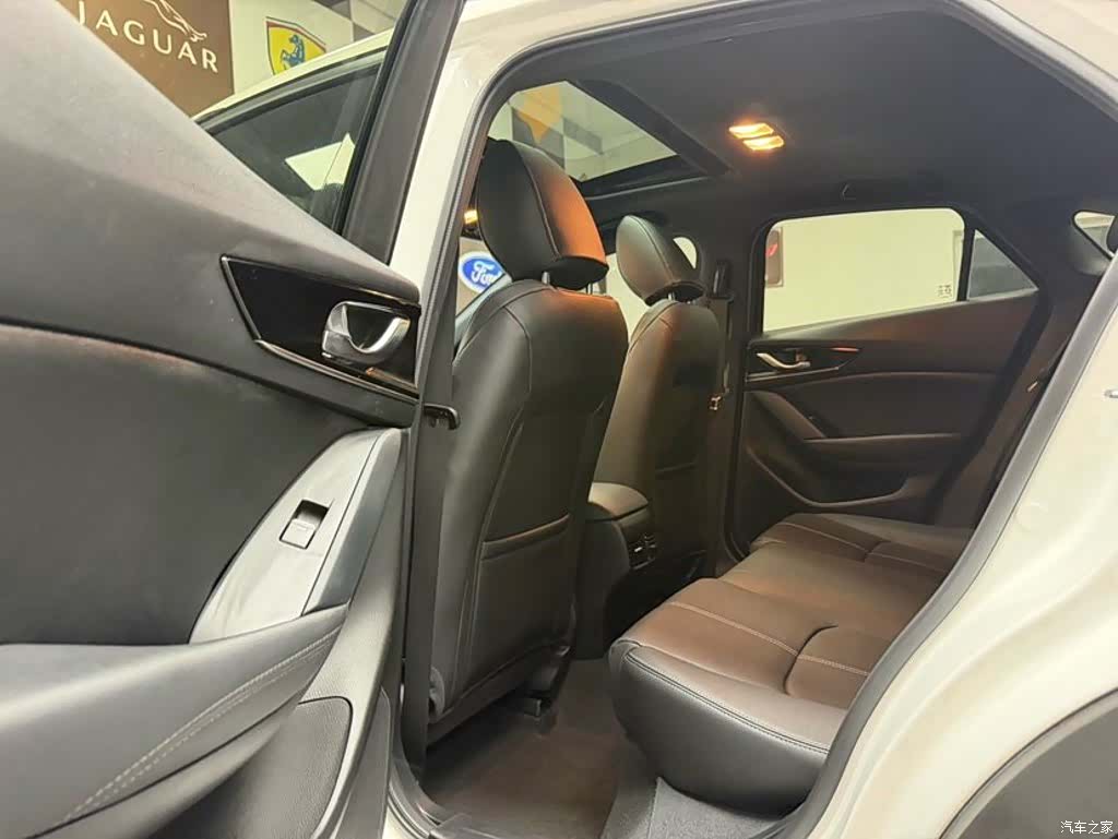 Mazda CX-4, 2023 8