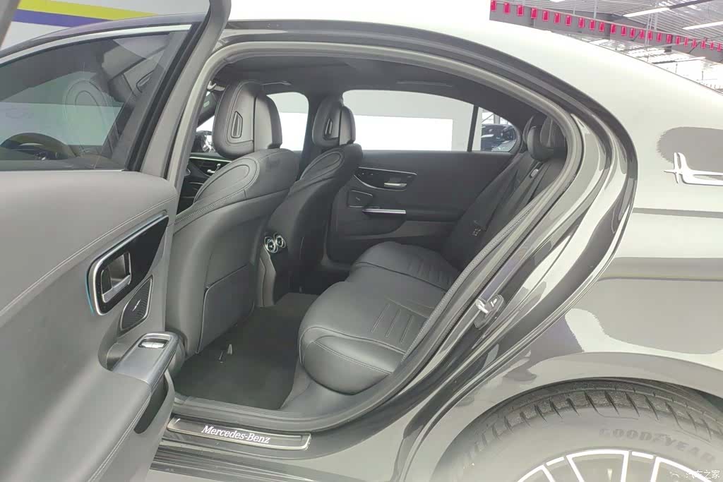 Mercedes-Benz C-Class, 2024 11