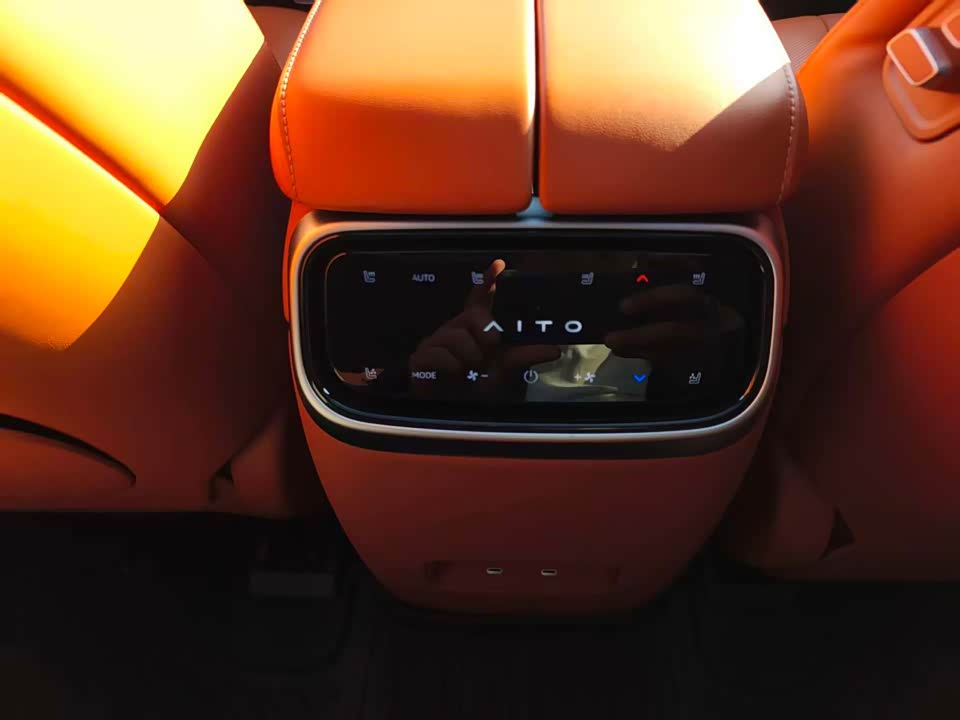 AITO Ask the world M7