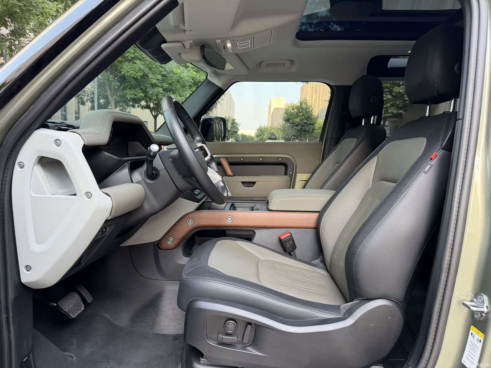 Land Rover Defender, 2021 все фото