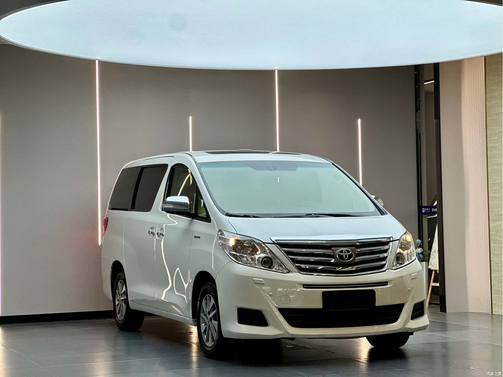 Toyota Alphard, 2015 3