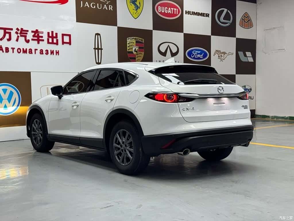 Mazda CX-4, 2023 4