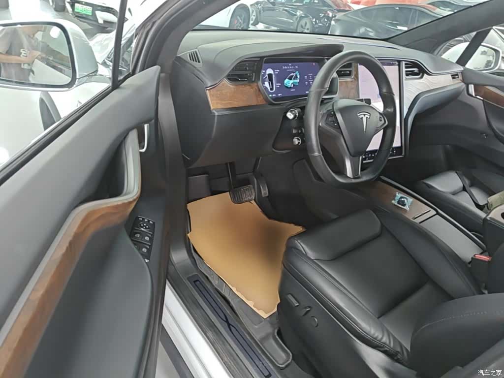 Tesla Model X, 2021 12