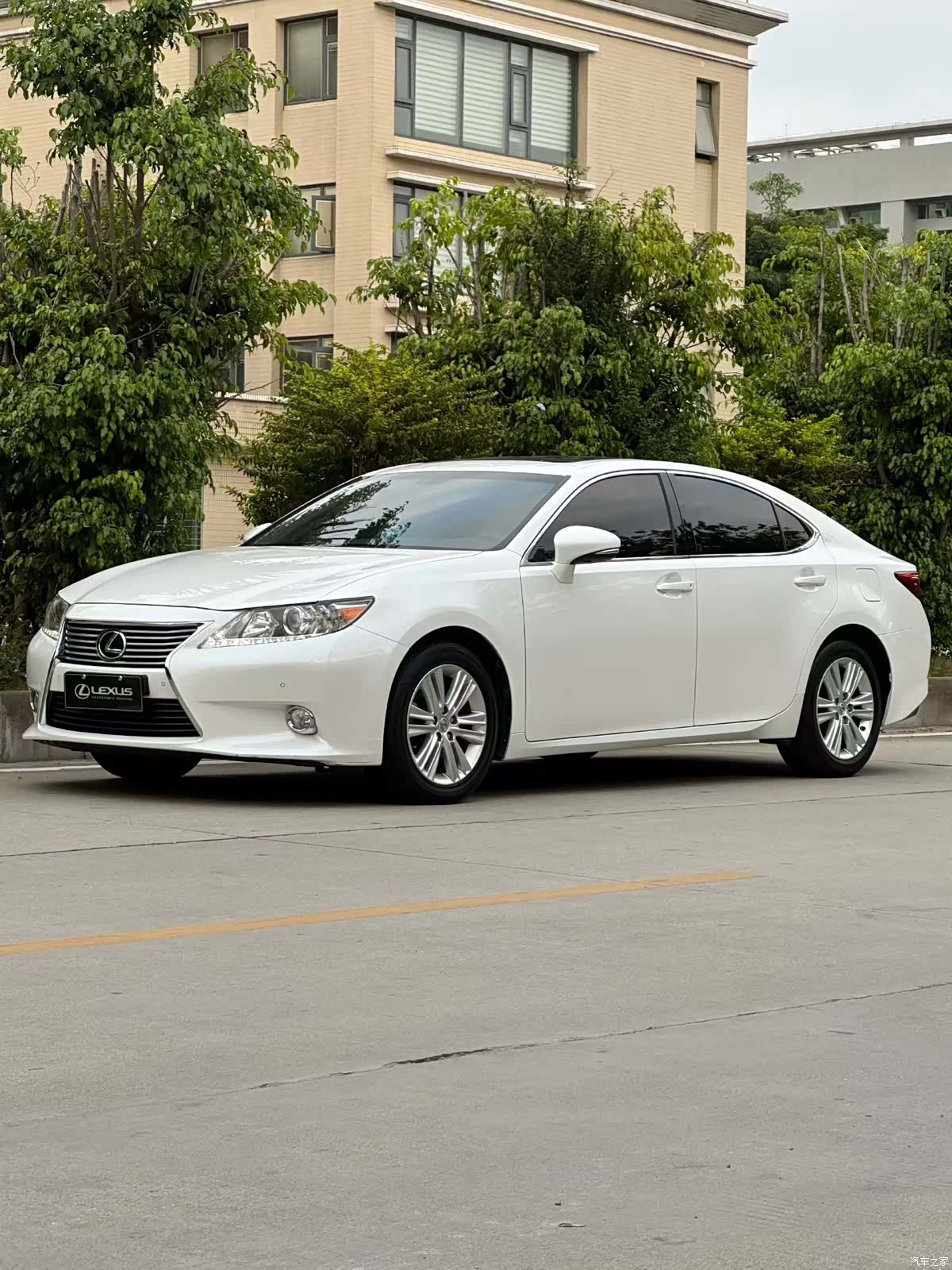 Lexus ES, 2014 1
