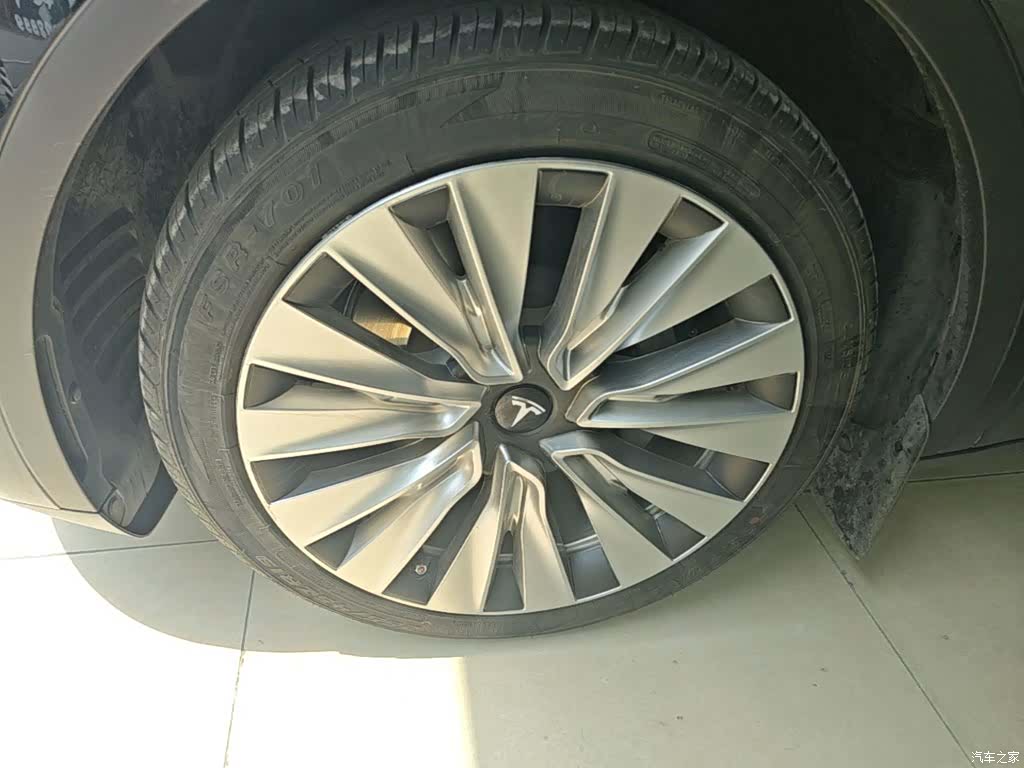 Tesla Model Y, 2021 25