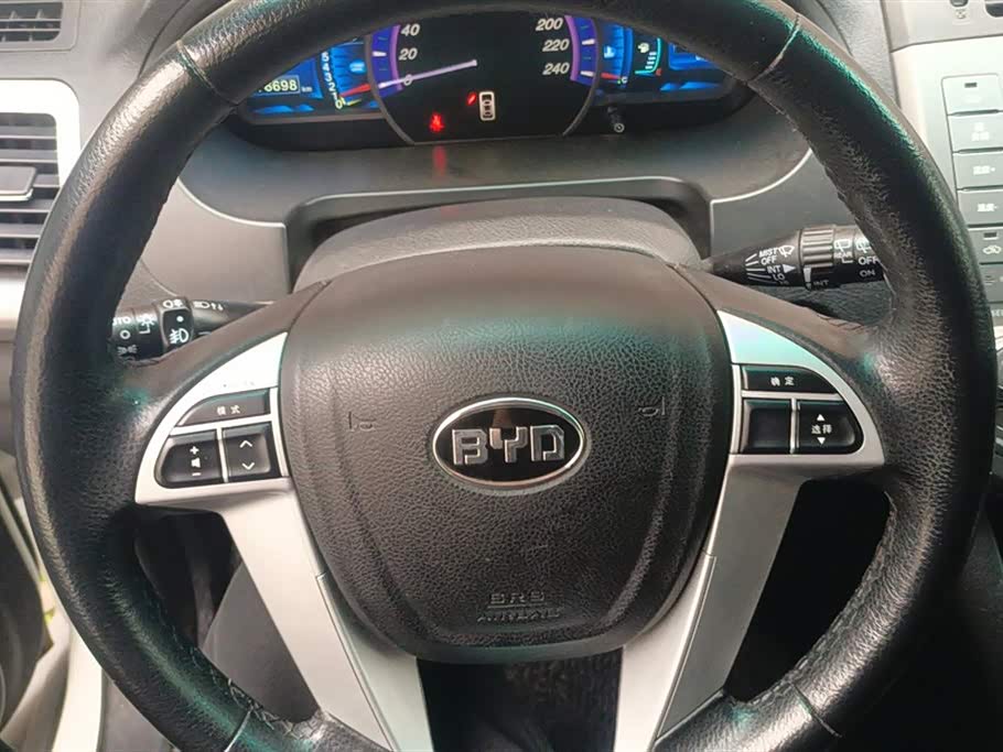 BYD S6