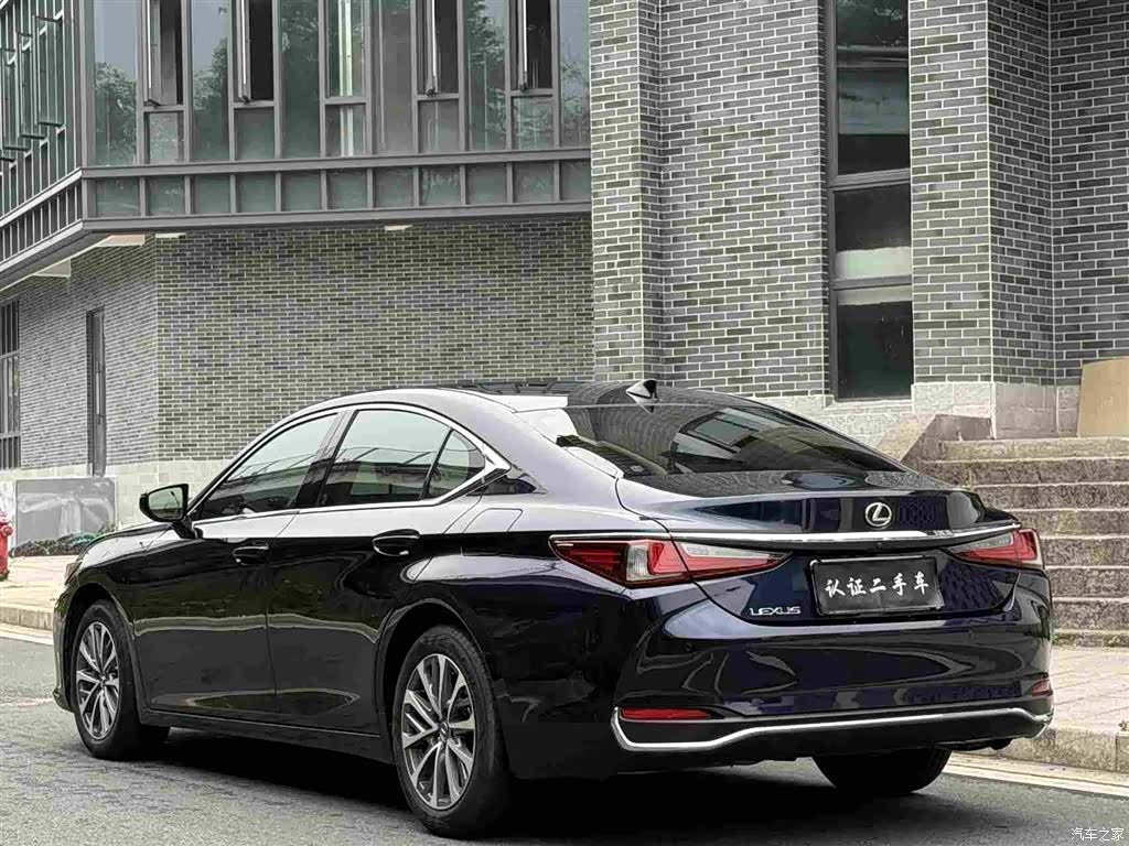 Lexus ES, 2023 4