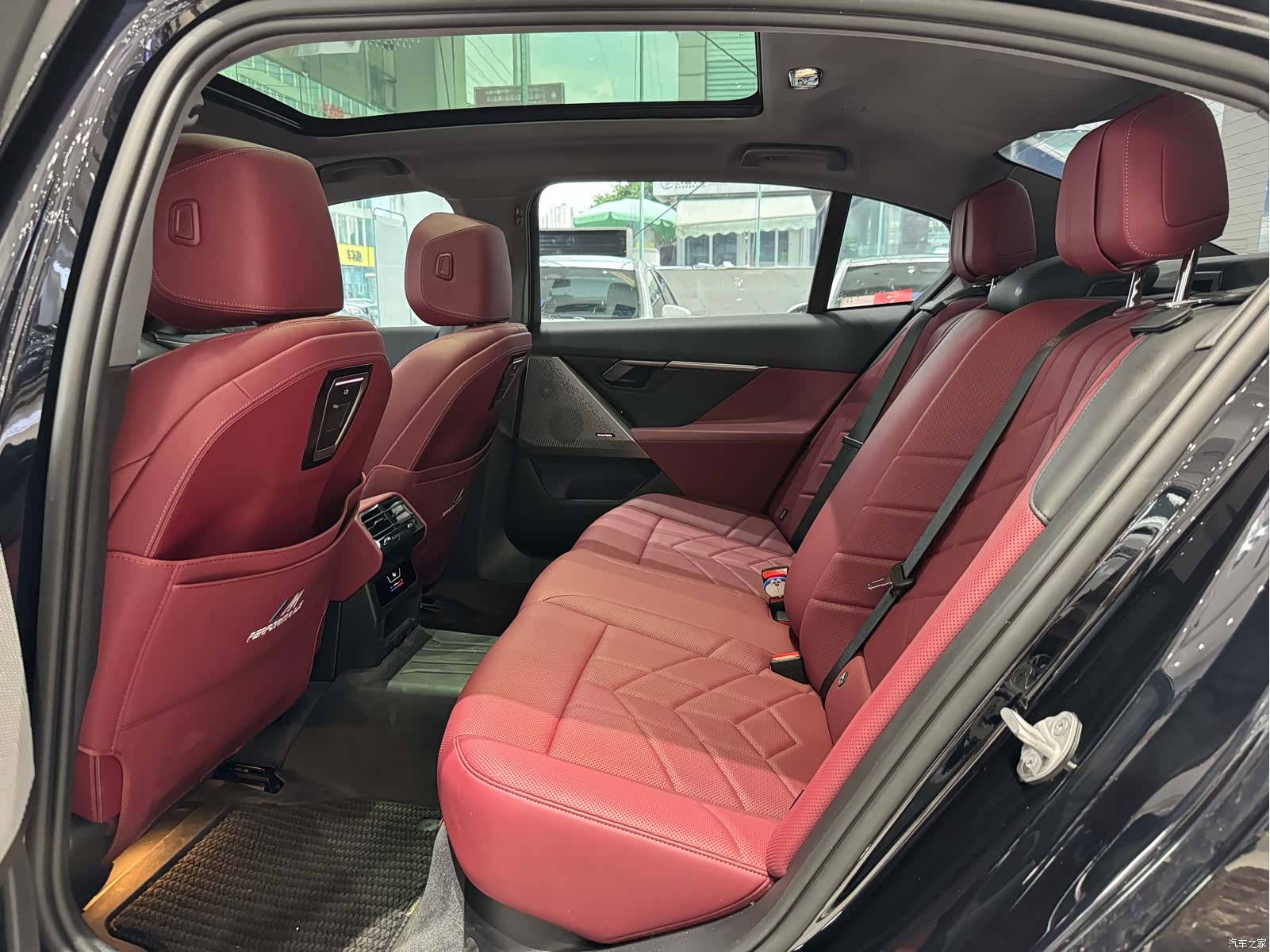BMW 5 Series, 2025 10