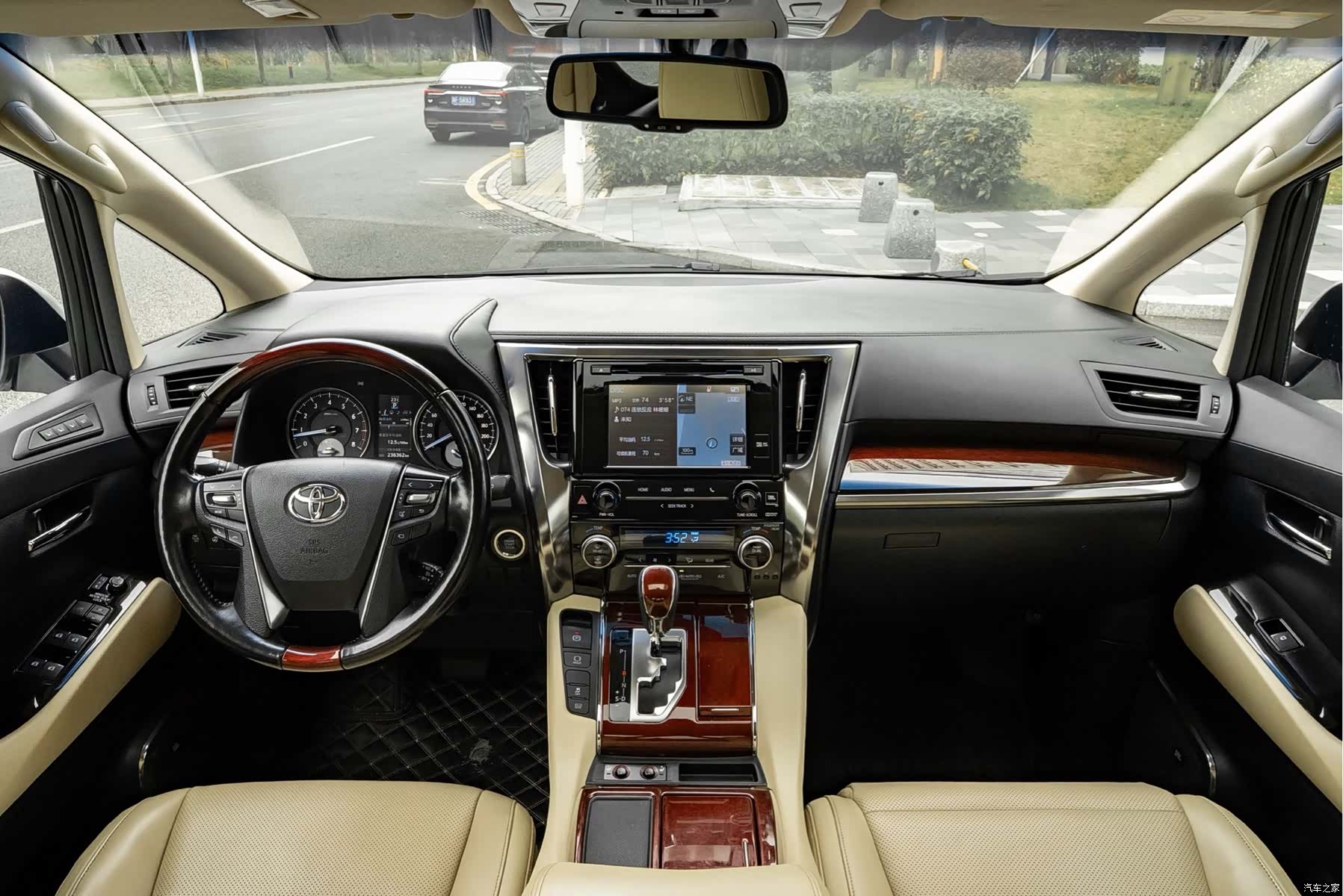 Toyota Alphard, 2017 4