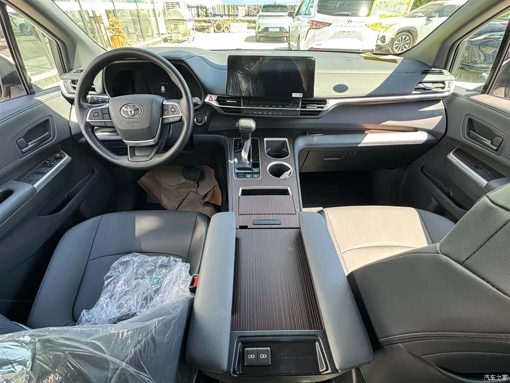 Toyota Granvia, 2026 11