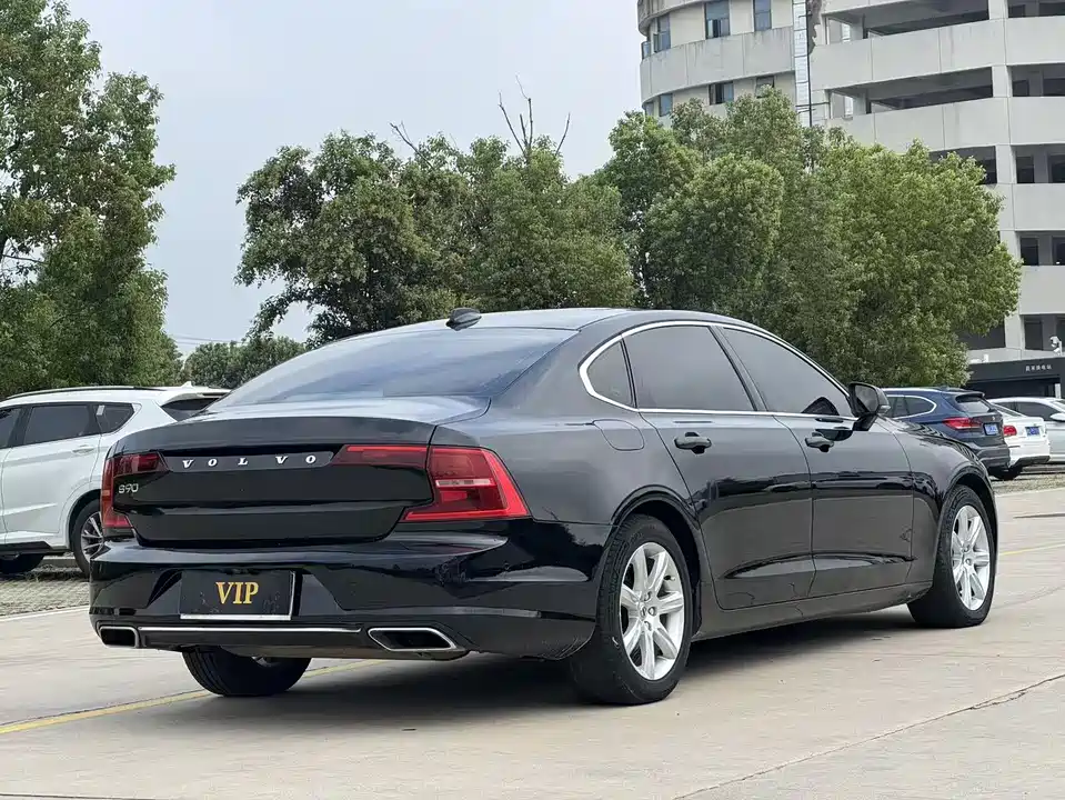 Volvo S90