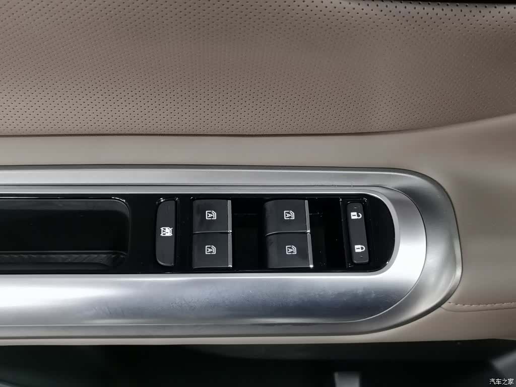 Trumpchi E8, 2025 9