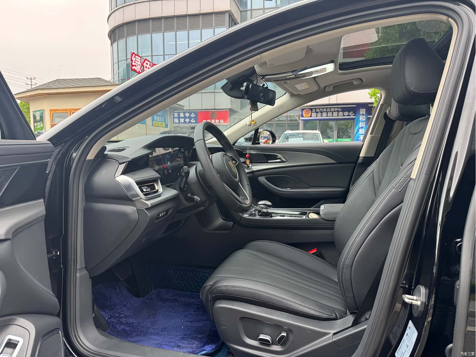 Hongqi H5, 2023 10