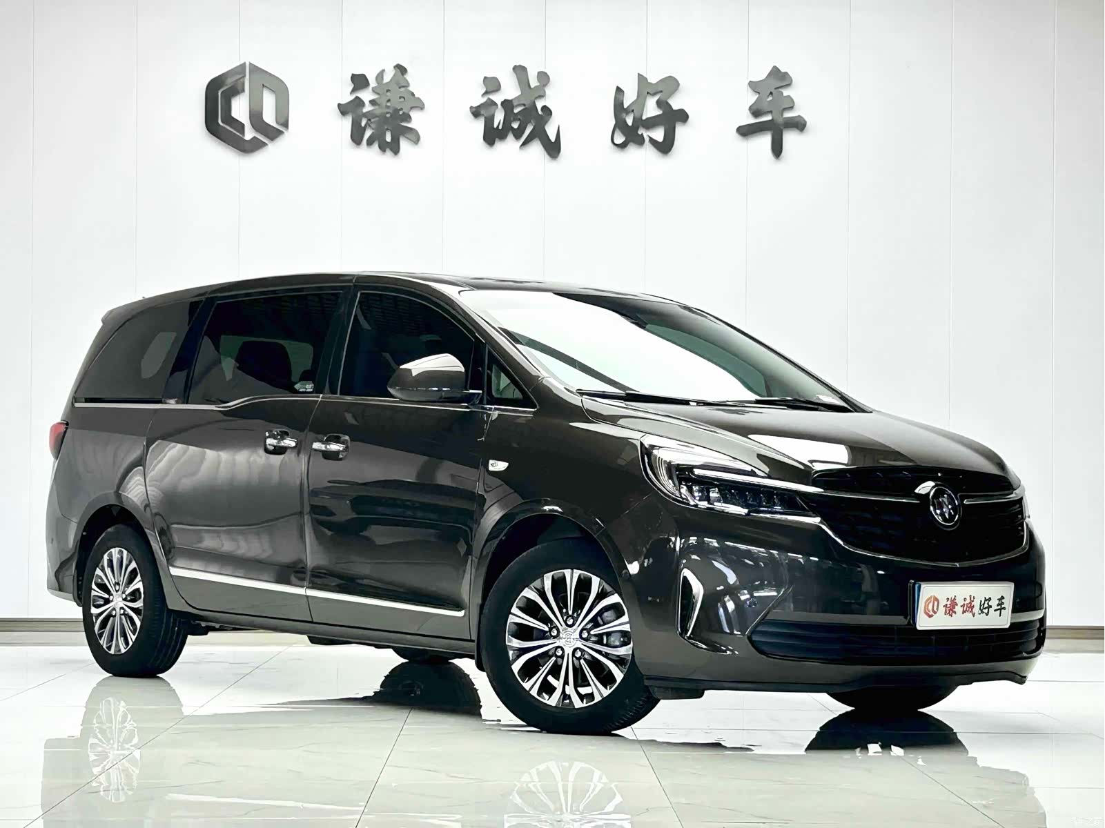 Buick GL8, 2022 3