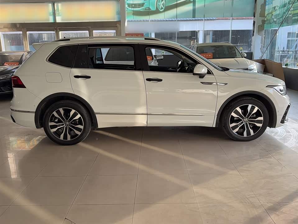 Volkswagen Tiguan L