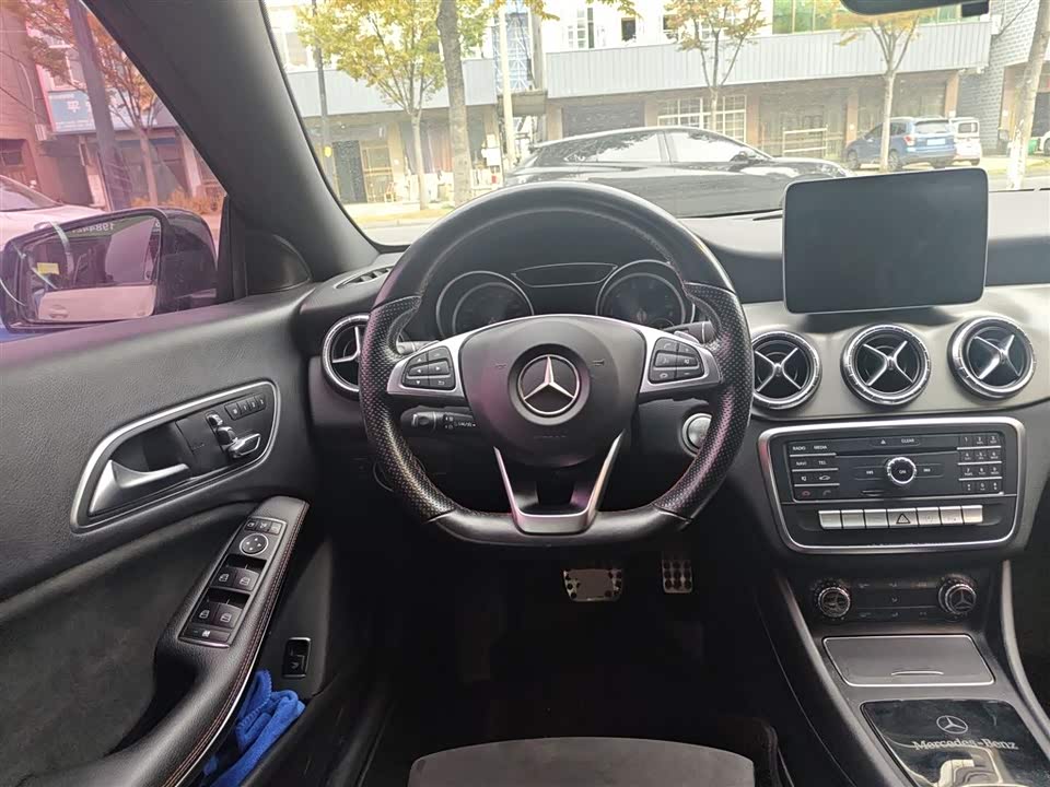 Mercedes-Benz CLA