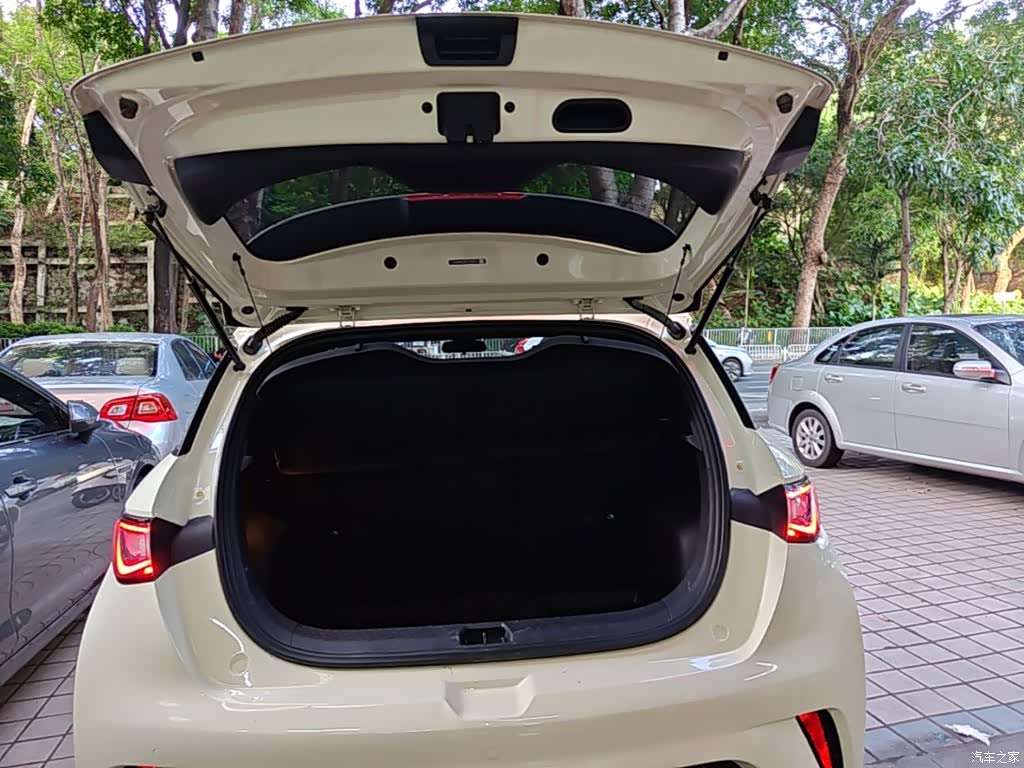 BYD Dolphin, 2023 19